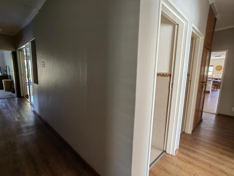 5 Bedroom Property for Sale in Prince Alfred Hamlet Western Cape